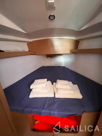 Sun Odyssey 319 - Yacht Charter Sailica
