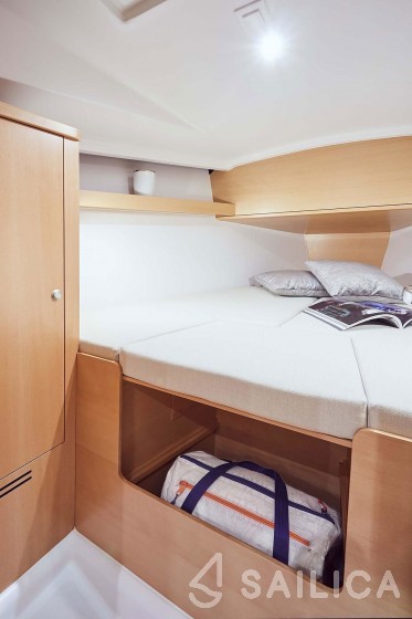 Sun Odyssey 319 - Yacht Charter Sailica