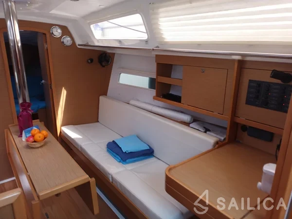 Sun Odyssey 319 - Yacht Charter Sailica