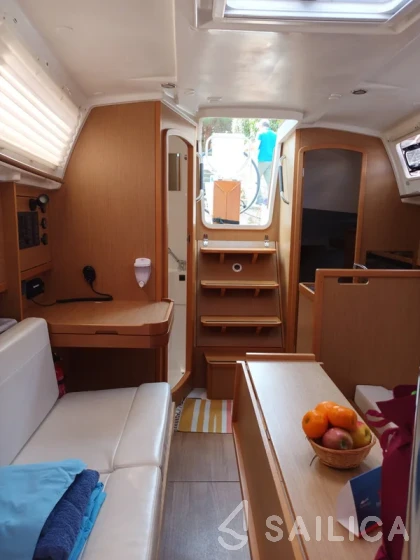 Sun Odyssey 319 - Yacht Charter Sailica