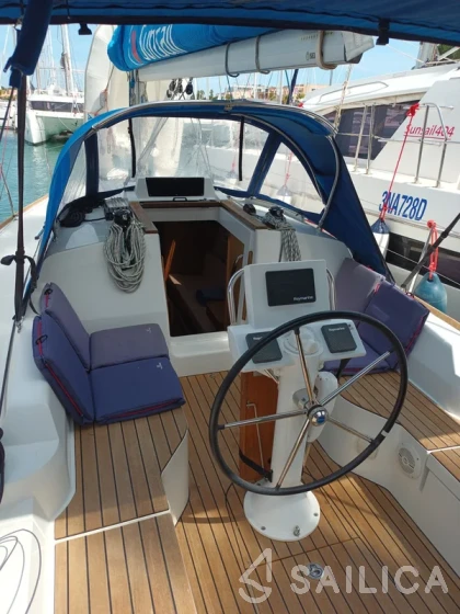 Sun Odyssey 319 - Yacht Charter Sailica