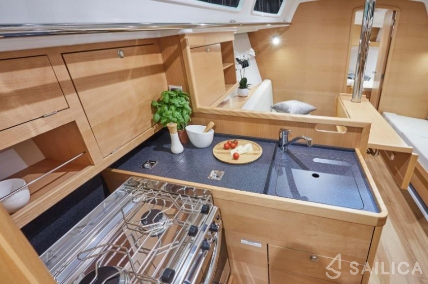 Sun Odyssey 319 - Yacht Charter Sailica