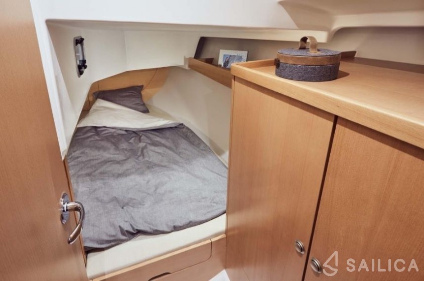Sun Odyssey 319 - Yacht Charter Sailica