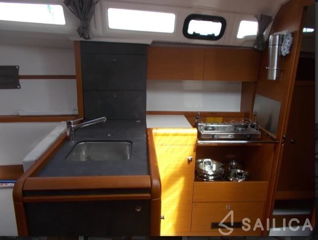 Sun Odyssey 349 - Yacht Charter Sailica