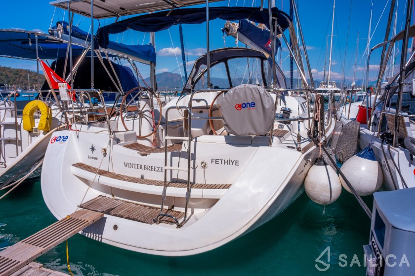 Sun Odyssey 42 i - Yacht Charter Sailica