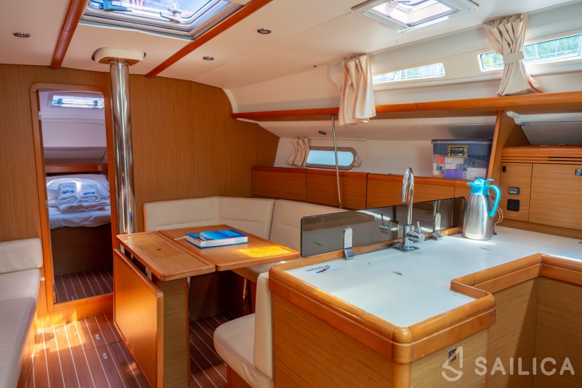 Sun Odyssey 42 i - Yacht Charter Sailica
