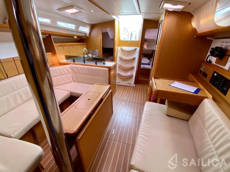 Sun Odyssey 42 i - Yacht Charter Sailica