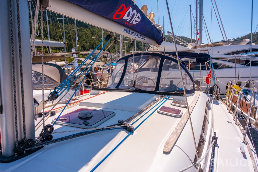 Sun Odyssey 42 i - Yacht Charter Sailica
