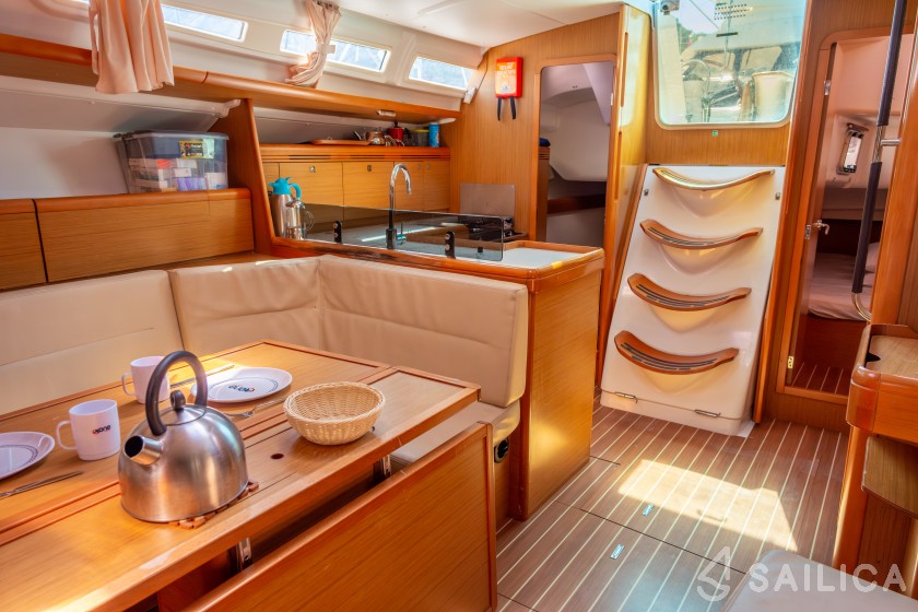 Sun Odyssey 42 i - Yacht Charter Sailica