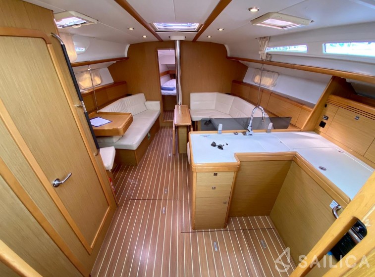 Sun Odyssey 42 i - Yacht Charter Sailica
