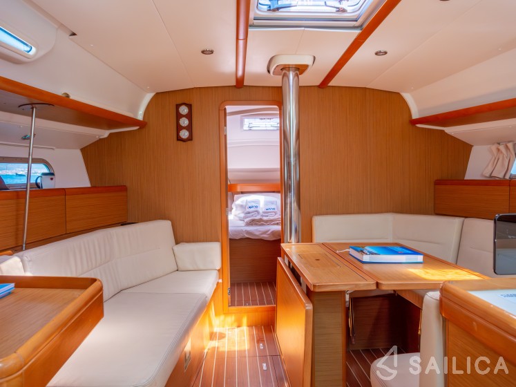 Sun Odyssey 42 i - Yacht Charter Sailica