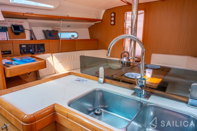 Sun Odyssey 42 i - Yacht Charter Sailica