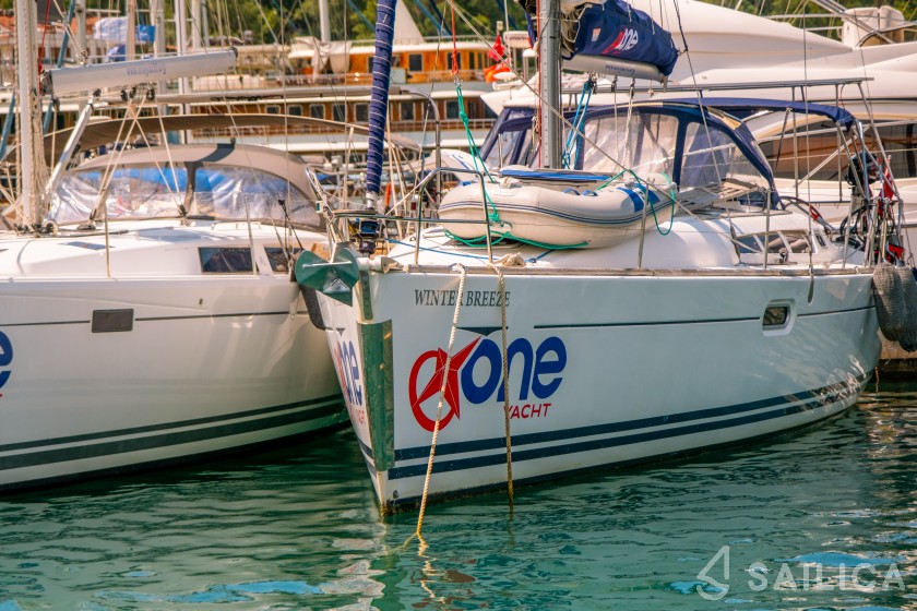 Sun Odyssey 42 i - Yacht Charter Sailica