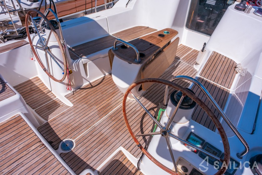 Sun Odyssey 42 i - Yacht Charter Sailica