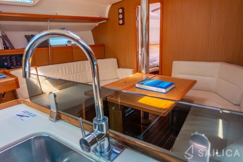 Sun Odyssey 42 i - Yacht Charter Sailica