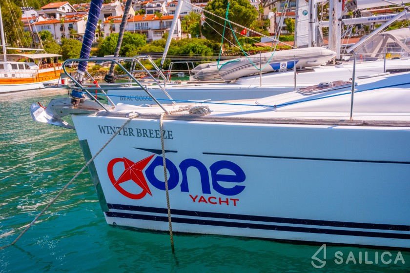 Sun Odyssey 42 i - Yacht Charter Sailica