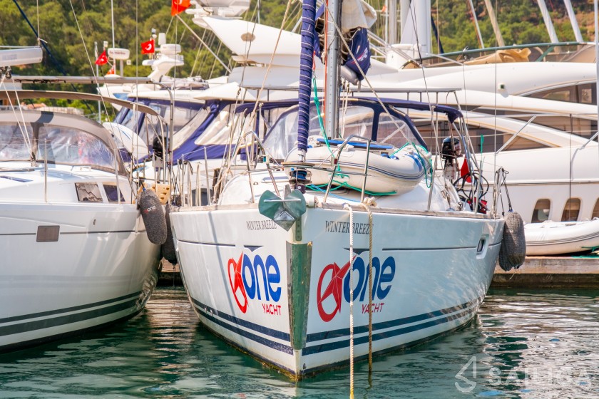 Sun Odyssey 42 i - Yacht Charter Sailica