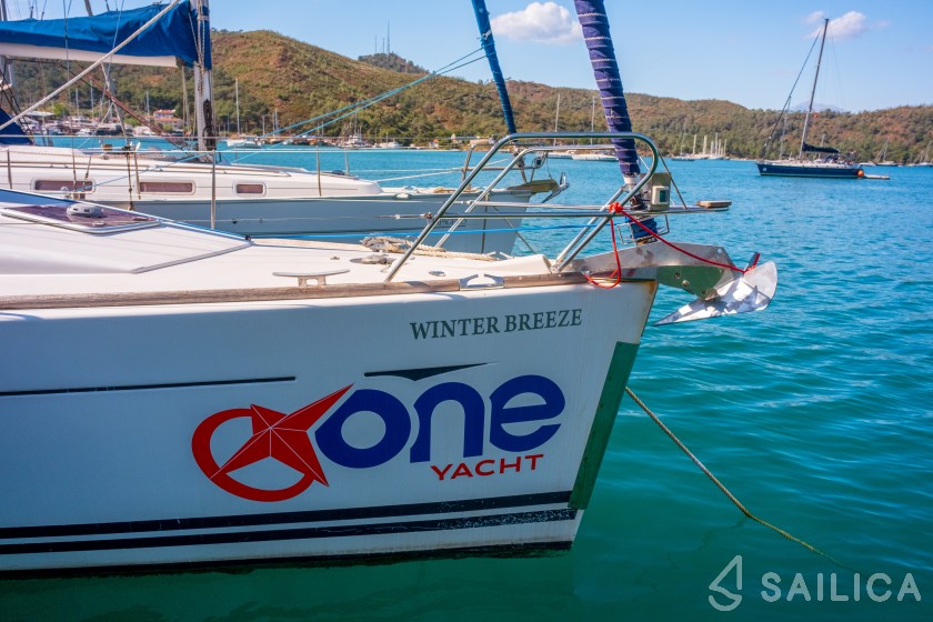Sun Odyssey 42 i - Yacht Charter Sailica