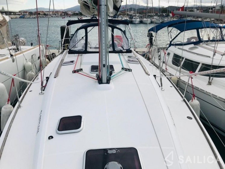 Sun Odyssey 42 i - Yacht Charter Sailica
