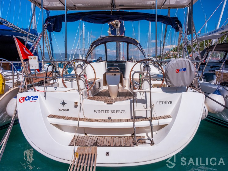 Sun Odyssey 42 i - Yacht Charter Sailica