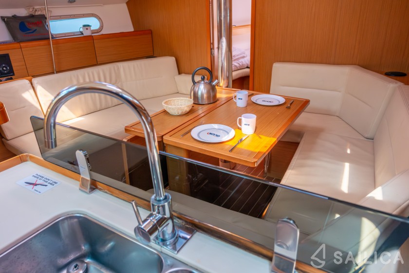 Sun Odyssey 42 i - Yacht Charter Sailica
