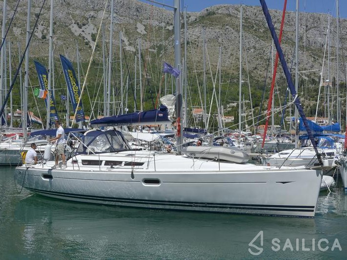 Sun Odyssey 42 i - Yacht Charter Sailica