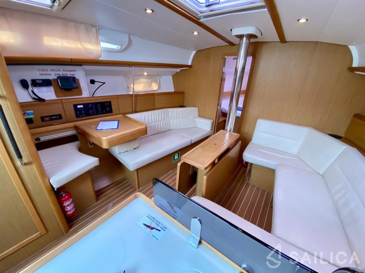Sun Odyssey 42 i - Yacht Charter Sailica