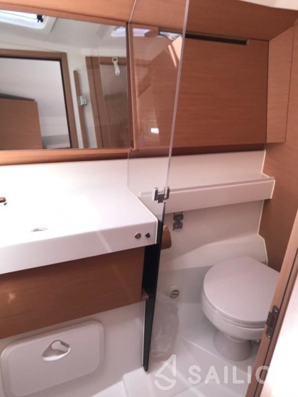 Sun Odyssey 410 - Yacht Charter Sailica