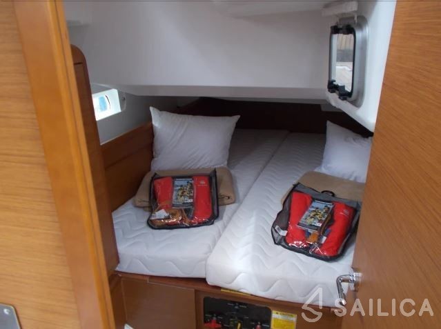 Sun Odyssey 419 - Yacht Charter Sailica