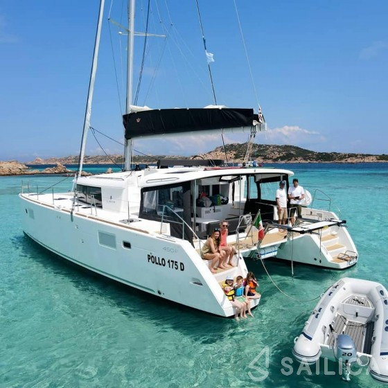 Lagoon 450  Flybridge - Yacht Charter Sailica