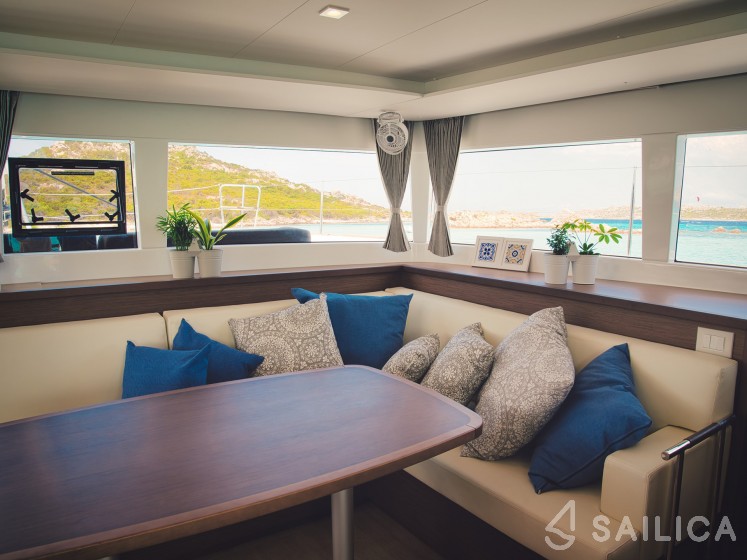 Lagoon 450  Flybridge - Yacht Charter Sailica