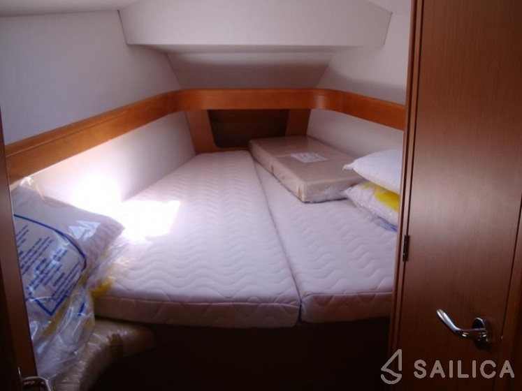 Sun Odyssey 42 - Yacht Charter Sailica