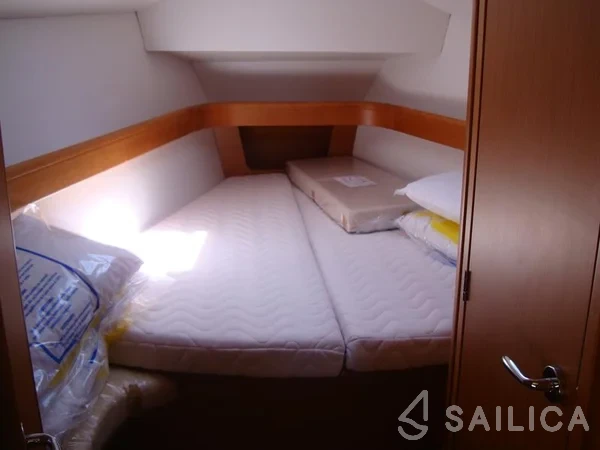 Sun Odyssey 42 - Yacht Charter Sailica