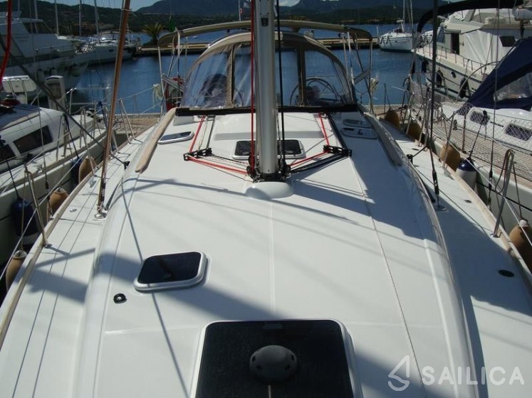 Sun Odyssey 42 - Yacht Charter Sailica