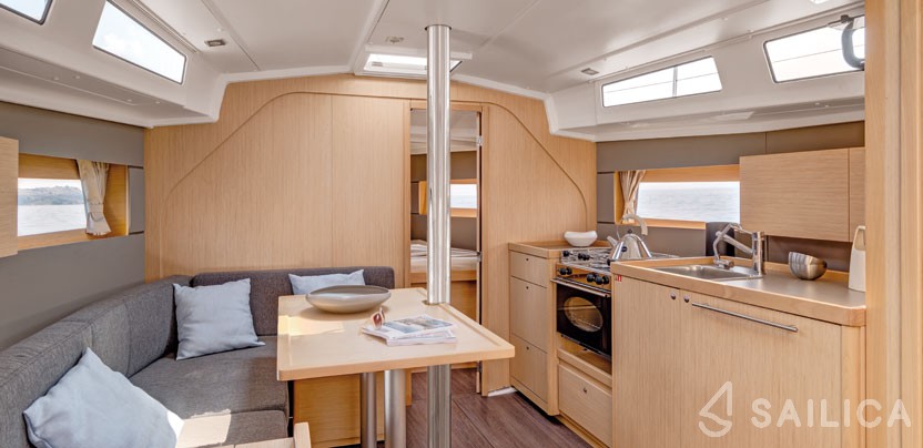 Oceanis 38.1 - Yacht Charter Sailica