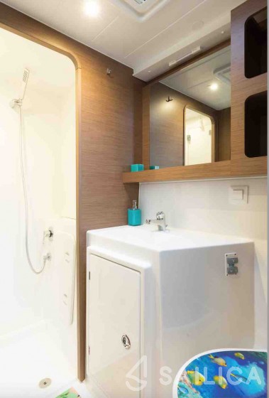 Lagoon 42 - Yacht Charter Sailica