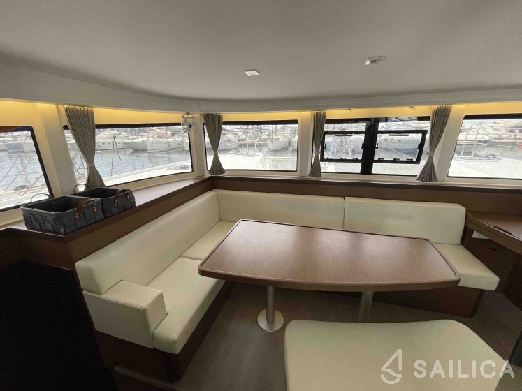 Lagoon 42 - Yacht Charter Sailica