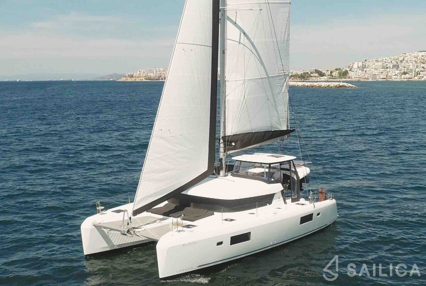 Lagoon 42 - Yacht Charter Sailica