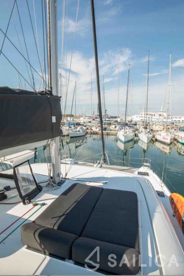 Lagoon 42 - Yacht Charter Sailica