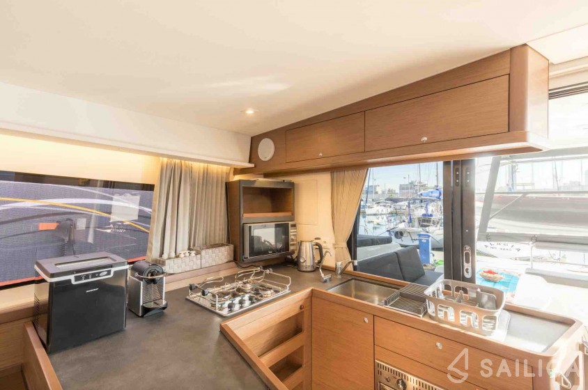 Lagoon 42 - Yacht Charter Sailica