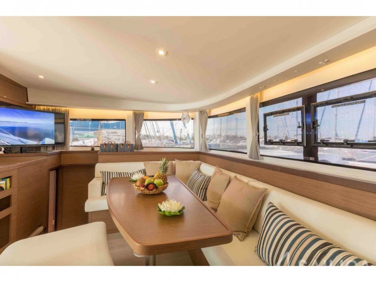 Lagoon 42 - Yacht Charter Sailica