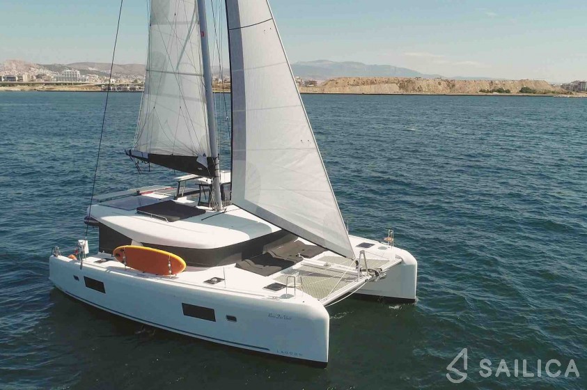 Lagoon 42 - Yacht Charter Sailica