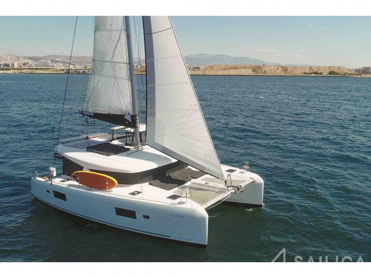 Lagoon 42 - Yacht Charter Sailica