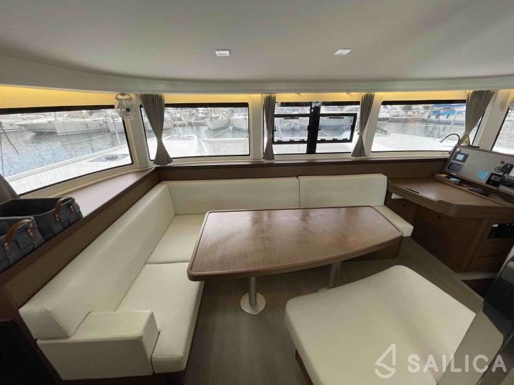 Lagoon 42 - Yacht Charter Sailica