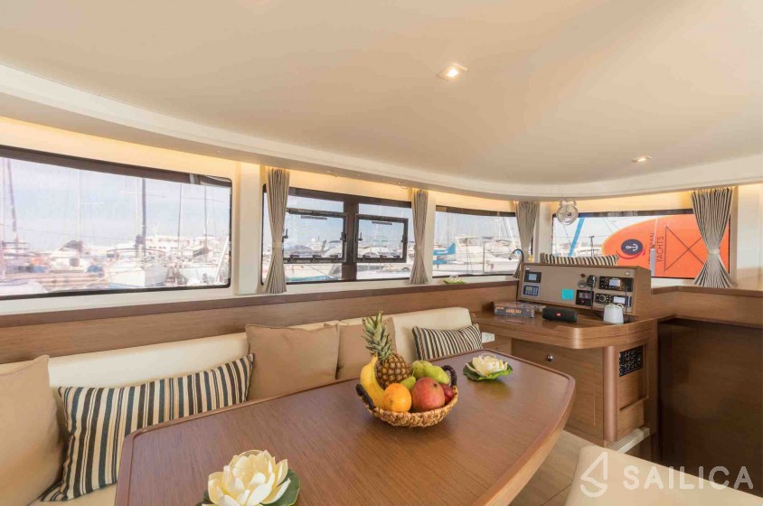 Lagoon 42 - Yacht Charter Sailica