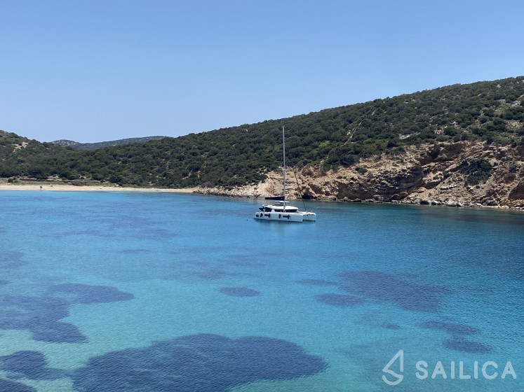 Lagoon 42 - Yacht Charter Sailica