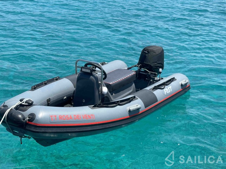 Lagoon 42 - Yacht Charter Sailica