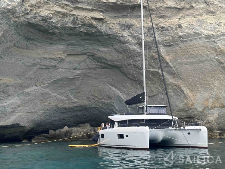 Lagoon 42 - Yacht Charter Sailica