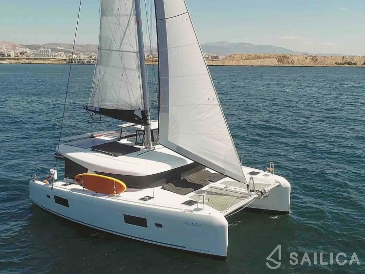 Lagoon 42 - Yacht Charter Sailica