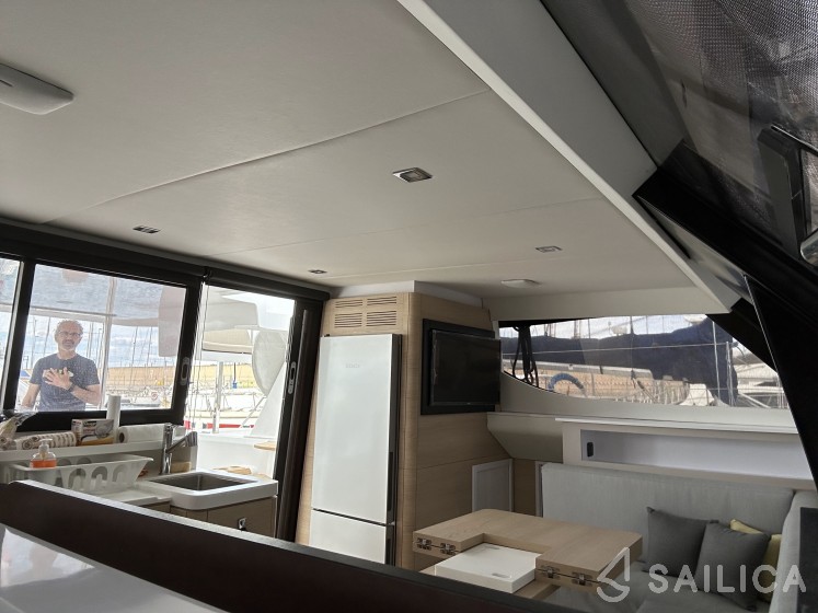 Aventura 37 - Yacht Charter Sailica